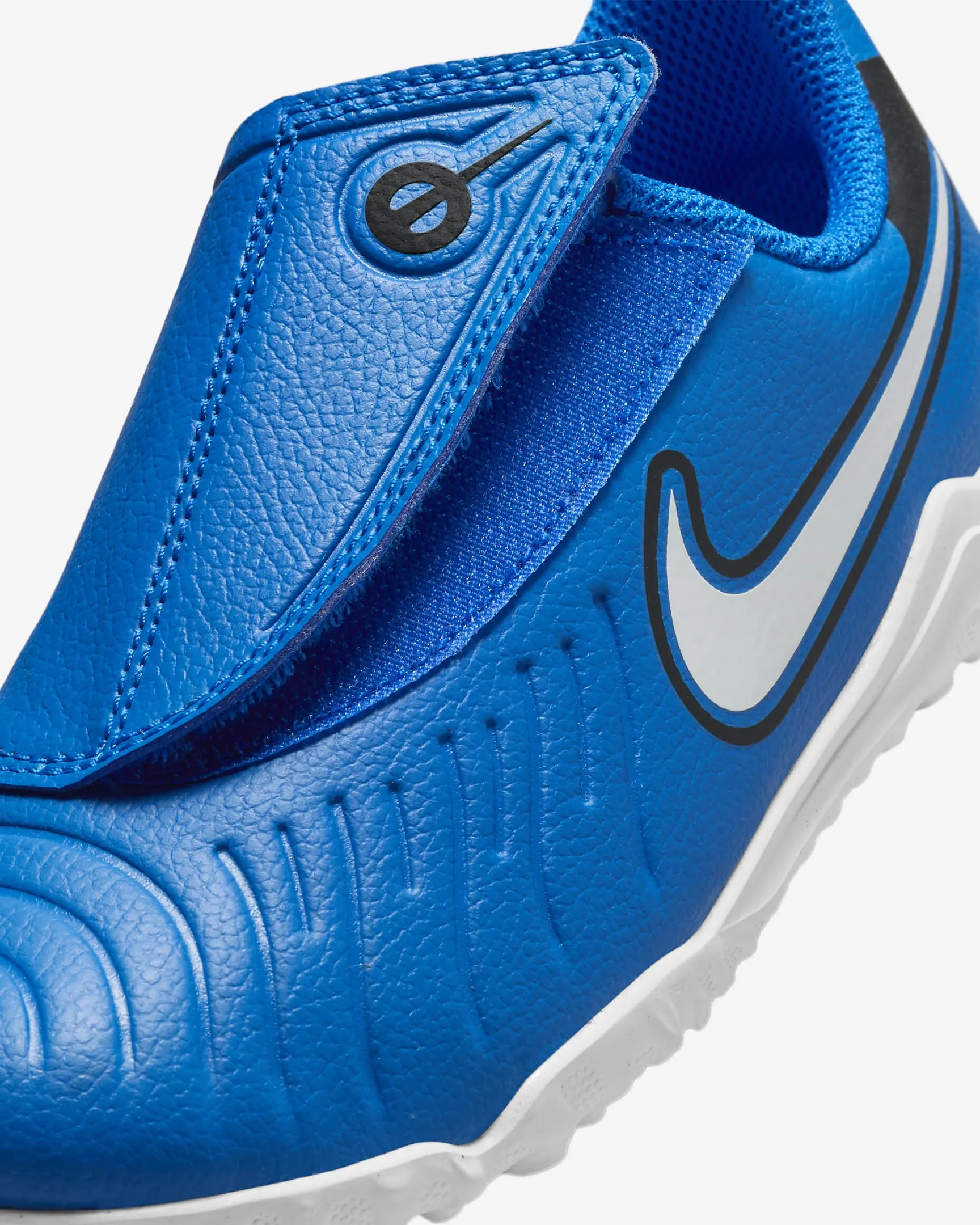 Nike Jr. Tiempo Legend 10 Club Younger Kids' Turf Low-Top Football Shoes