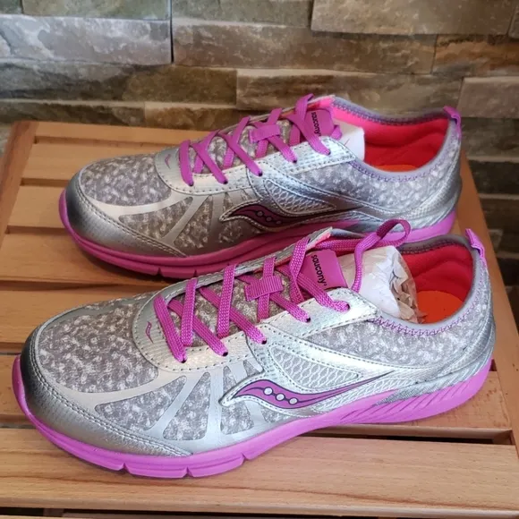 Saucony Girls Volt Running Shoe